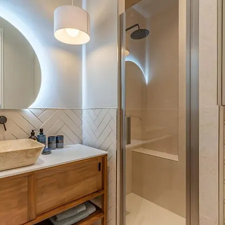De Luxe Paris